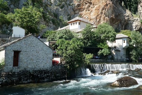 Tekke von Blagaj an der Buna-Quelle (Blagajska tekija / Vrelo Bune) – Bild 1 vergrößern