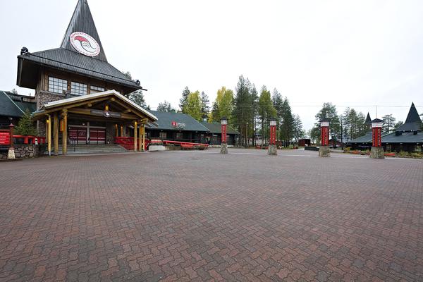 Polarkreis bei Rovaniemi (Napapiiri / Joulupukin Pajakylä, E75) – Bild 1 vergrößern