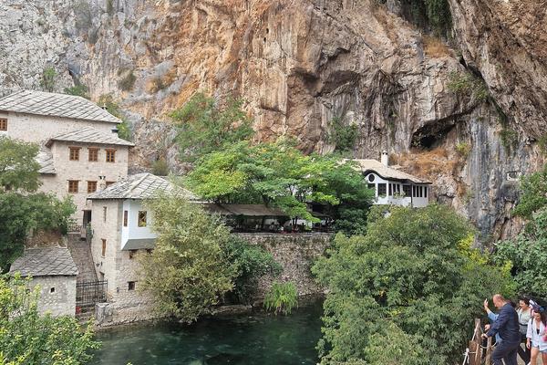 Tekke von Blagaj an der Buna-Quelle (Blagajska tekija / Vrelo Bune) – Bild 2 vergrößern
