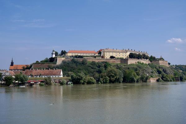 Festung Peterwardein (Petrovaradinska tvrđava / Петроварадинска тврђава) – Bild 1 vergrößern