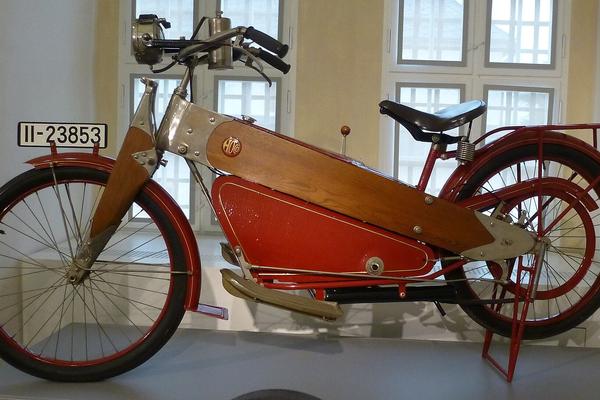 Schloss Augustusburg – Motorradmuseum & Biker-Schloss – Bild 3 vergrößern