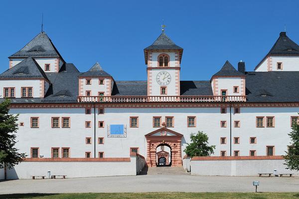 Schloss Augustusburg – Motorradmuseum & Biker-Schloss – Bild 2 vergrößern