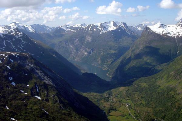 Dalsnibba mit Geiranger Skywalk (Nibbevegen) – Bild 1 vergrößern