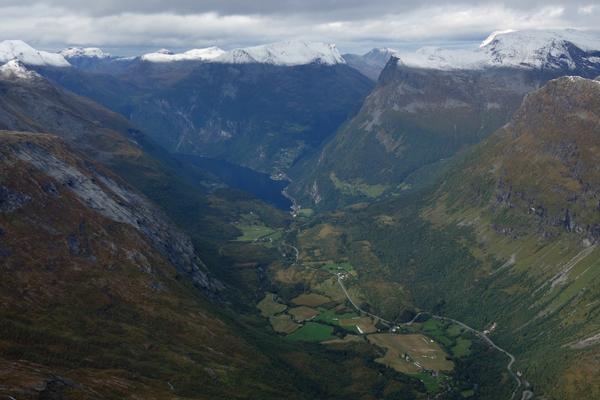 Dalsnibba mit Geiranger Skywalk (Nibbevegen) – Bild 2 vergrößern