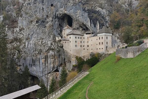 Höhlenburg Predjama (Predjamski grad) – Bild 1 vergrößern