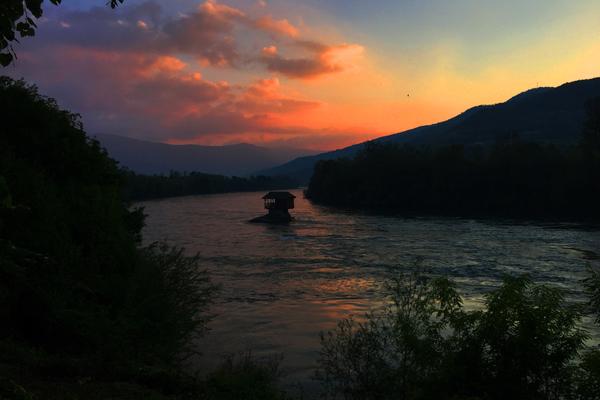 Haus auf dem Felsen in der Drina (Кућица на Дрини / Kućica na Drini) – Bild 3 vergrößern