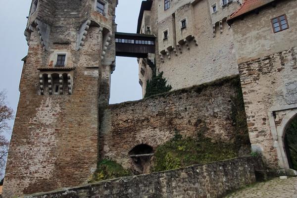 Burg Pernštejn (hrad Pernštejn) – Bild 1 vergrößern
