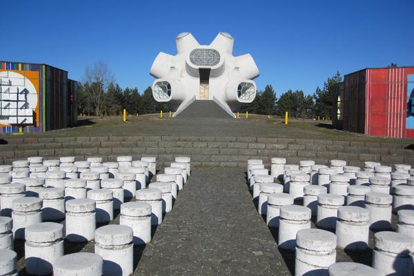 Makedonium – Ilinden-Denkmal (Споменик „Илинден“ / Makedonium) – Bild 2 vergrößern