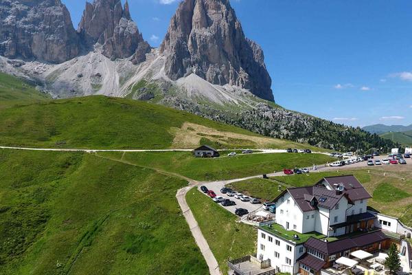 Rifugio Carlo Valentini (Sellajoch) – Bild 2 vergrößern