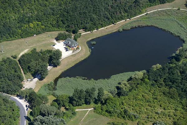 Üvegtigris büfé – Filmbüfé am Garancsi-See – Bild 2 vergrößern