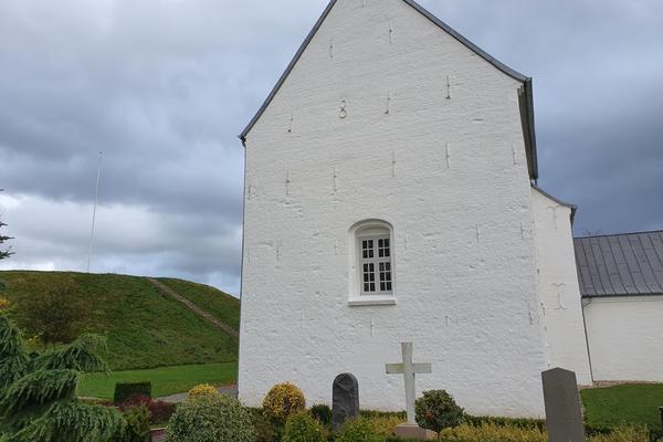 Königsmonumente von Jelling (Jellingstenene / Kongernes Jelling) – Bild 3 vergrößern
