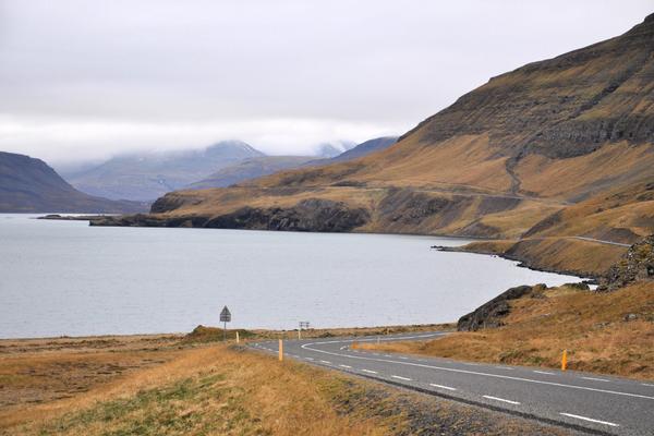 Hvalfjörður-Uferstraße (Hvalfjarðarvegur, Route 47) – Bild 1 vergrößern