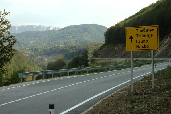 Čemerno-Pass (Prevoj Čemerno / Превој Чемерно, M20) – Bild 1 vergrößern