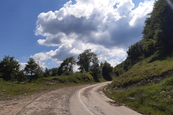 Čemerno-Pass (Prevoj Čemerno / Превој Чемерно, M20) – Bild 3 vergrößern