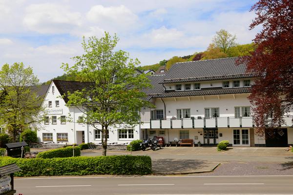Hotel Restaurant Haus Dumicketal – Bild 2 vergrößern