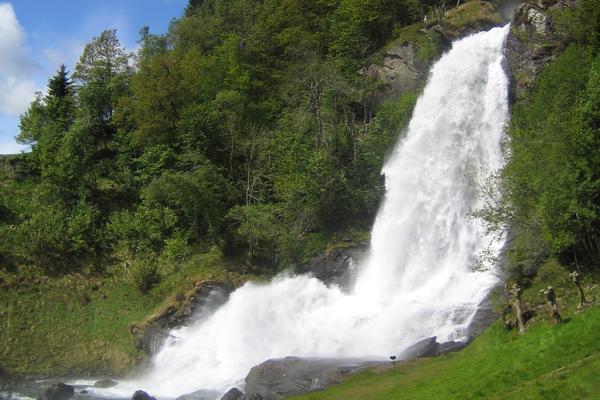 Steinsdalsfossen (Steinsdalsfossen, Fv 7) – Bild 2 vergrößern
