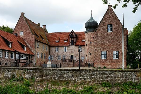 Pavillon an der Burg – Imbiss & Bikertreff Bad Bederkesa – Bild 2 vergrößern
