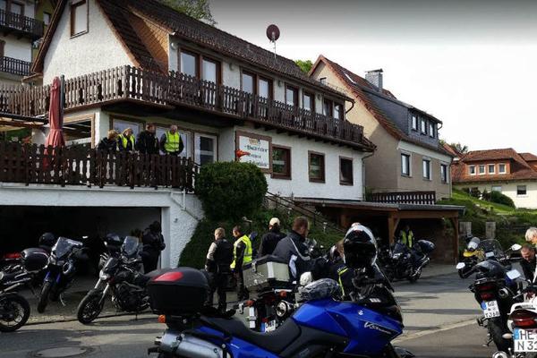 Motorradpension Waldfrieden – Tourenfahrer-Partnerhaus – Bild 1 vergrößern