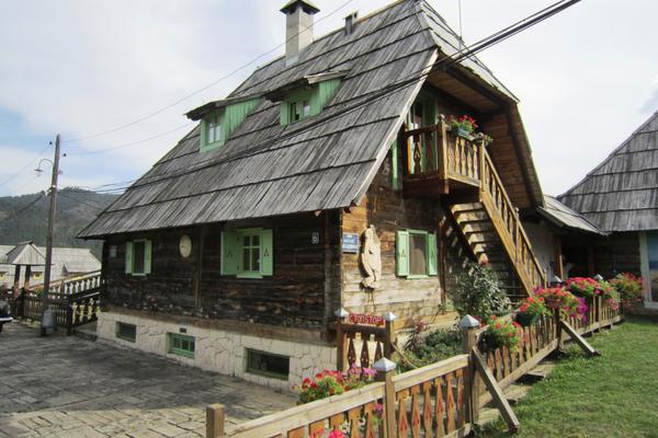 Holzdorf Drvengrad (Дрвенград / Küstendorf, Mećavnik) – Bild 2 vergrößern