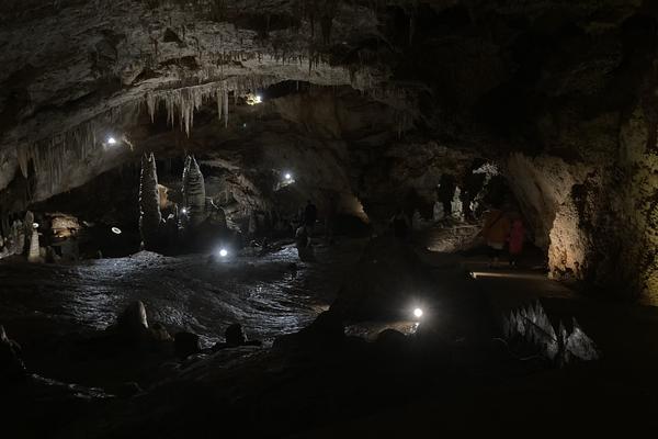 Lipa-Höhle (Lipska pećina) – Bild 1 vergrößern