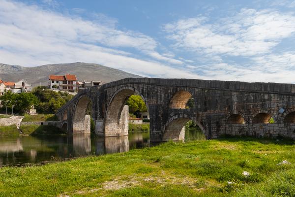 Arslanagić-Brücke (Arslanagića most / Perovića most) – Bild 2 vergrößern
