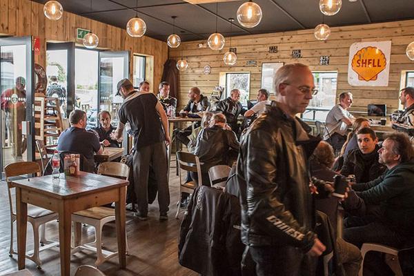 Café 53 at Bridge Motorcycles – Bild 2 vergrößern