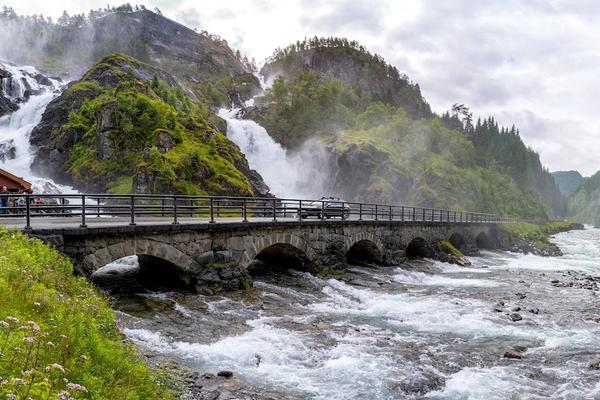 Nationale Touristenstraße Hardanger (Nasjonal turistveg Hardanger, Fv 7 / Fv 49 / Fv 550 / Rv 13) – Bild 3 vergrößern