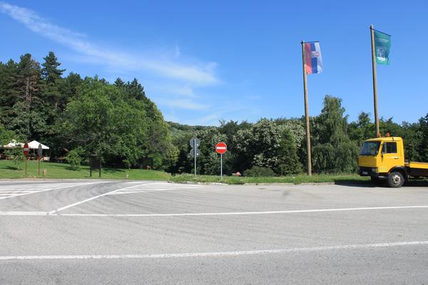 Fruška Gora mit Iriški venac (Фрушка гора / Fruška gora, Partizanski put) – Bild 1 vergrößern