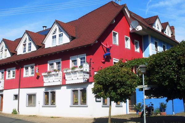 Werner's Kneipe – Saloon, Gewölbekeller & Pension (Ravenstein-Oberwittstadt) – Bild 1 vergrößern