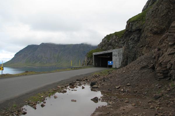 Tröllaskagi-Küstenstraße nach Siglufjörður (Siglufjarðarvegur, Route 76) – Bild 2 vergrößern