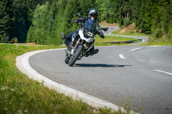 Motorradhotel Rockenschaub – Bild 3 vergrößern