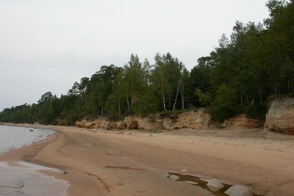 Rote Felsen von Veczemji (Veczemju klintis / Sarkanās klintis) – Bild 3 vergrößern