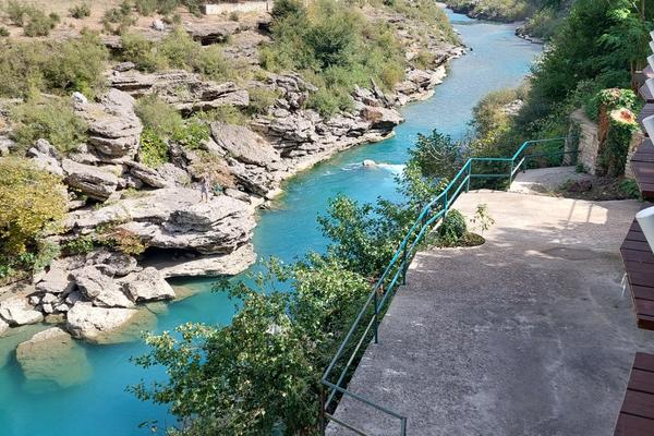 Këlcyrë-Schlucht (Gryka e Këlcyrës, SH75) – Bild 1 vergrößern