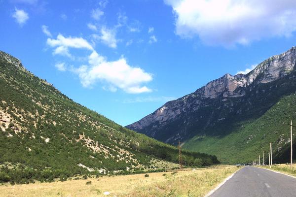 Këlcyrë-Schlucht (Gryka e Këlcyrës, SH75) – Bild 3 vergrößern