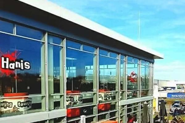 Hanis Redhot (am Polo Motorrad Store Jüchen) – Bild 2 vergrößern
