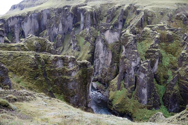 Fjaðrárgljúfur-Schlucht (Fjaðrárgljúfur, Route 206) – Bild 1 vergrößern