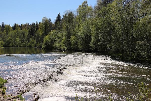 Abava-Wasserfall (Abavas rumba) – Bild 2 vergrößern