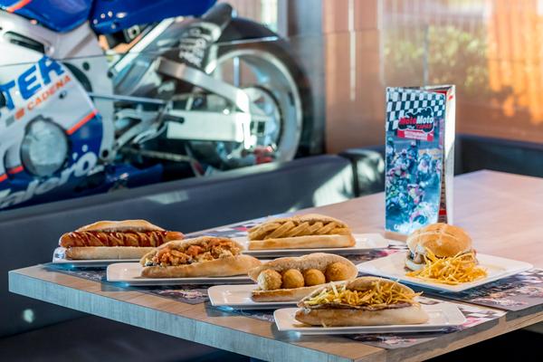 Moto Moto Tapas – Restaurant & Motorradmuseum (Cullera) – Bild 4 vergrößern