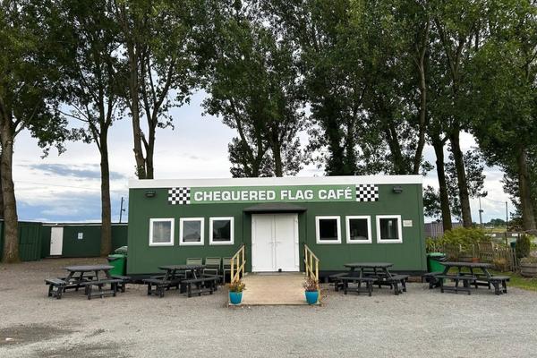 The Chequered Flag Café (Darley Moor) – Bild 1 vergrößern
