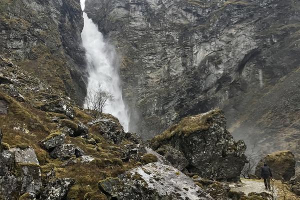 Stalheim mit Blick ins Nærøydalen (Stalheim, E16) – Bild 1 vergrößern