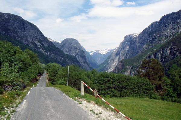 Stalheim mit Blick ins Nærøydalen (Stalheim, E16) – Bild 2 vergrößern