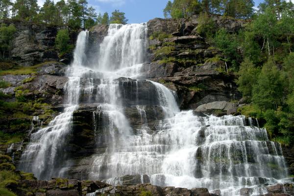 Tvindefossen (Tvindefossen / Trollafossen, E16) – Bild 1 vergrößern