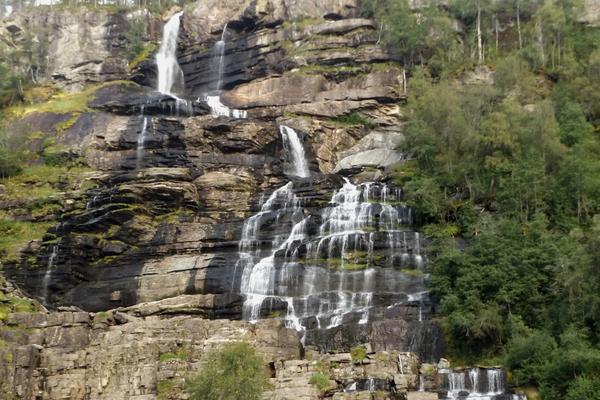 Tvindefossen (Tvindefossen / Trollafossen, E16) – Bild 3 vergrößern