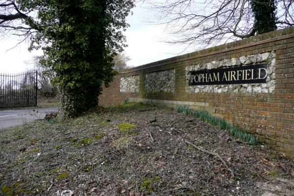 Popham Airfield – Spitfire Café – Bild 2 vergrößern