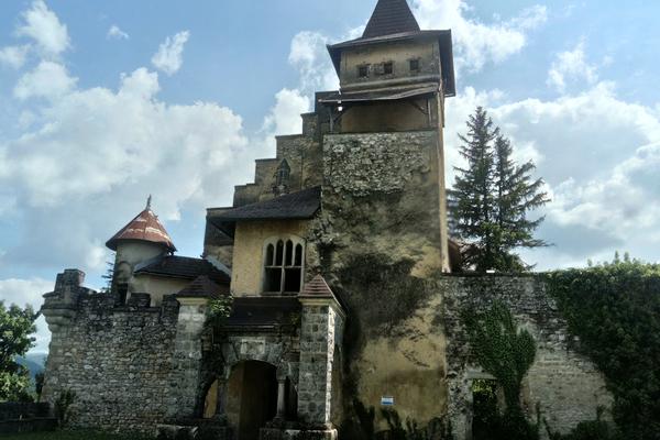 Burg Ostrožac (Dvorac Ostrožac) – Bild 1 vergrößern