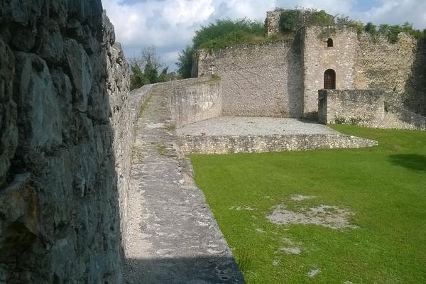 Burg Ostrožac (Dvorac Ostrožac) – Bild 3 vergrößern