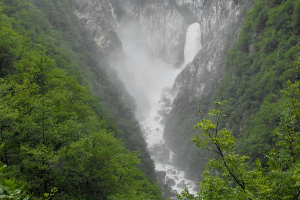 Boka-Wasserfall (Slap Boka) – Bild 2 vergrößern