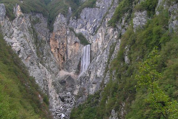 Boka-Wasserfall (Slap Boka) – Bild 3 vergrößern