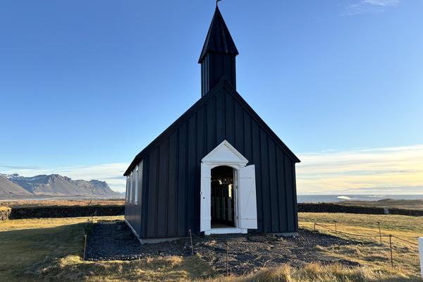 Schwarze Kirche von Búðir (Búðakirkja, Búðavegur 5723) – Bild 2 vergrößern