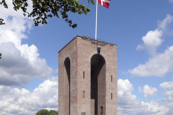 Ejer Bavnehøj (Ejer Bavnehøj / Ejer Baunehøj) – Bild 1 vergrößern